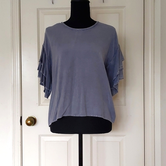 NWOT. XOXO 100% Rayon Loose Fit Cropped Top with short ruffle sleeve. - Picture 1 of 4